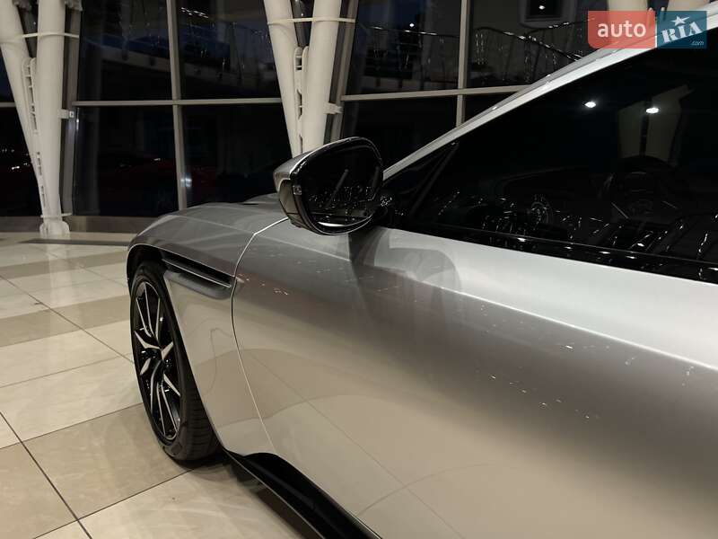 Купе Aston Martin DB11 2018 в Киеве