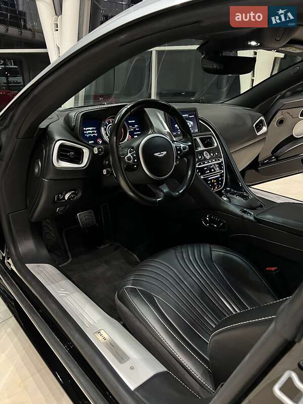Купе Aston Martin DB11 2018 в Киеве