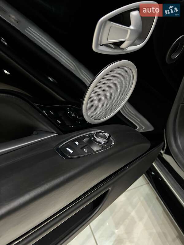 Купе Aston Martin DB11 2018 в Києві