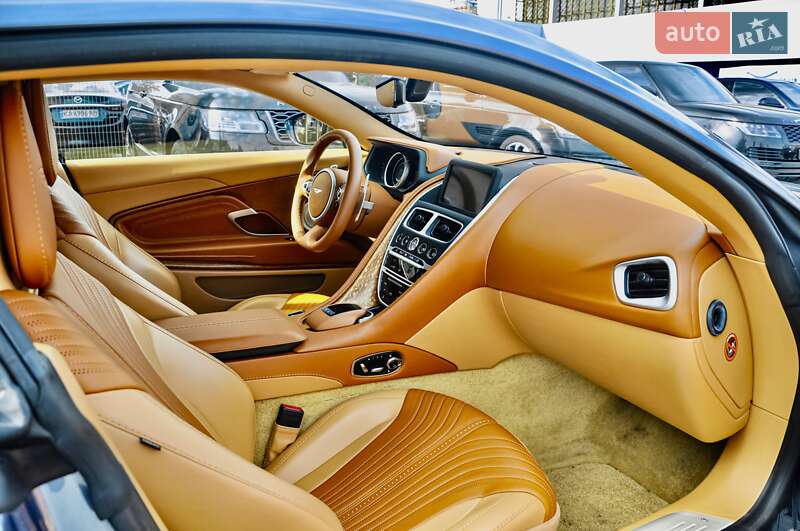 Купе Aston Martin DB11 2017 в Киеве