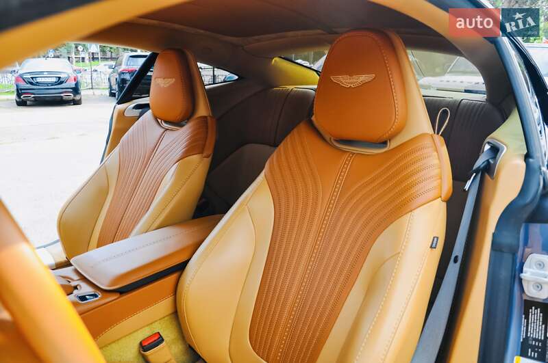 Купе Aston Martin DB11 2017 в Киеве