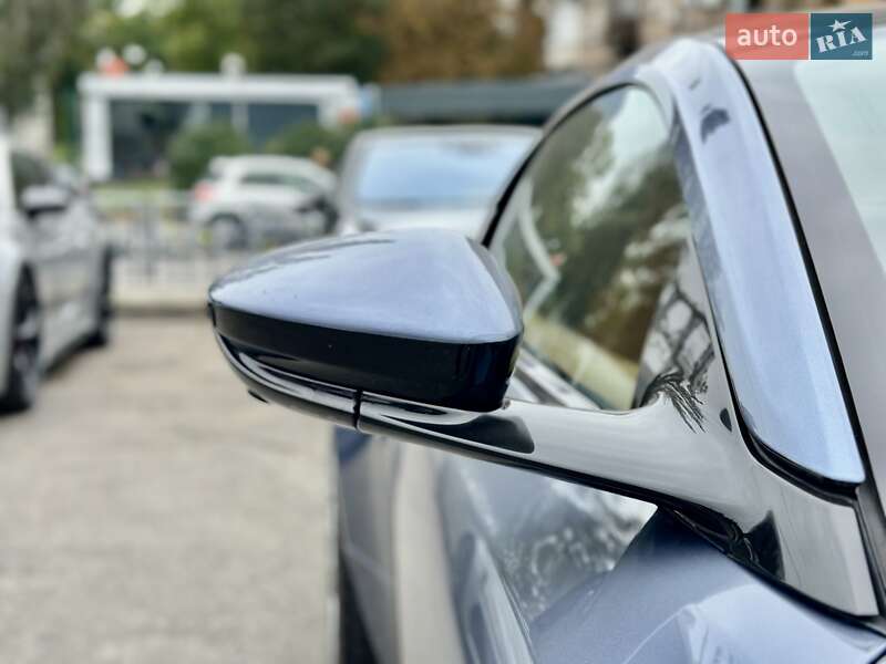Купе Aston Martin DB11 2017 в Києві