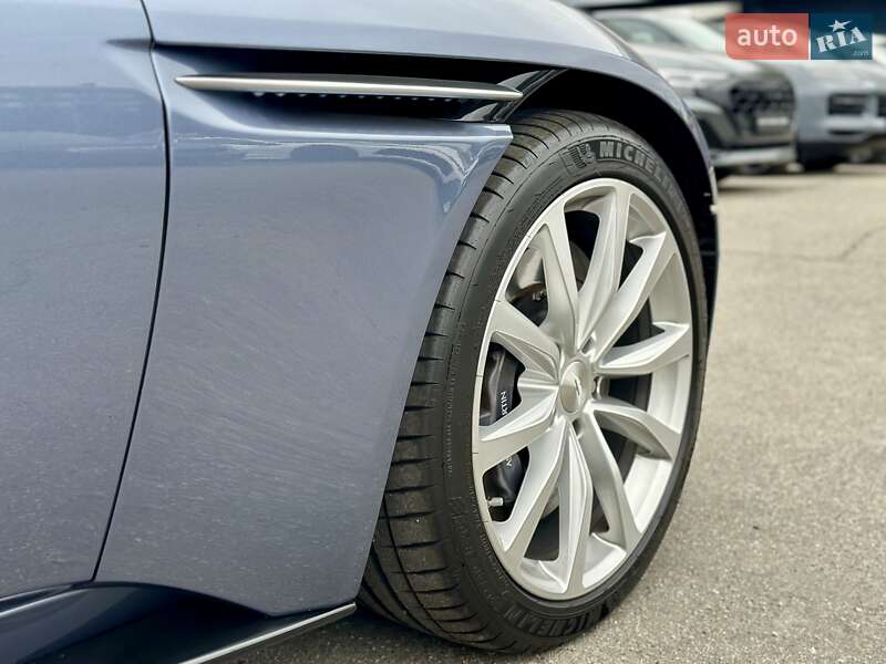 Купе Aston Martin DB11 2017 в Києві