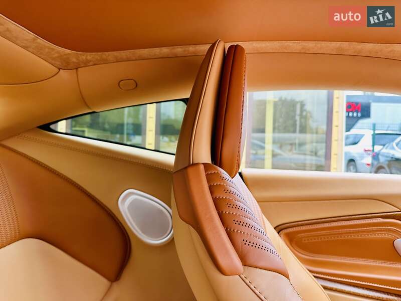 Купе Aston Martin DB11 2017 в Києві