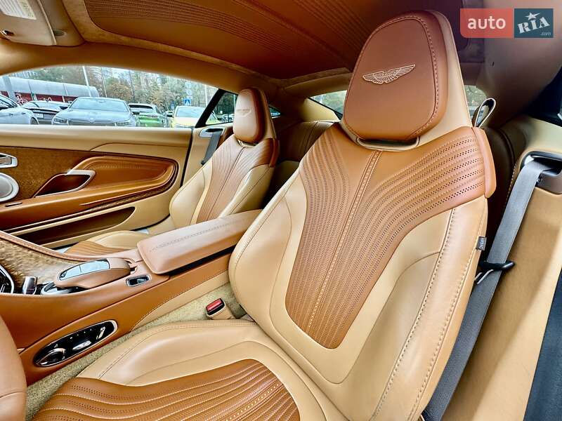 Купе Aston Martin DB11 2017 в Києві