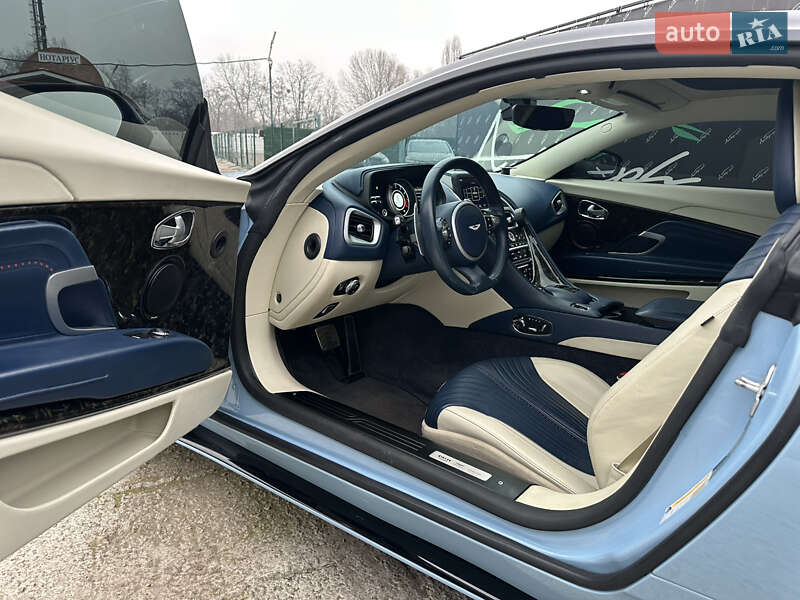 Купе Aston Martin DB11 2016 в Киеве