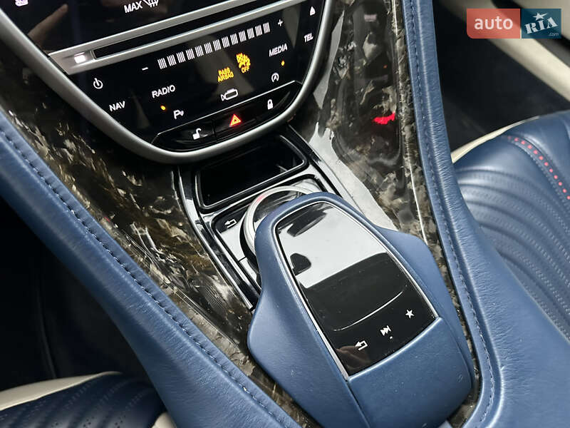 Купе Aston Martin DB11 2016 в Киеве