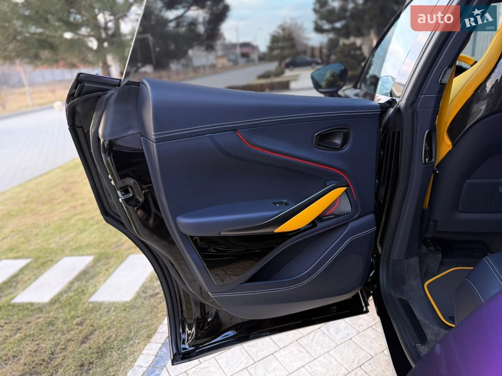 2024 Aston Martin DBX - мініатюра 41