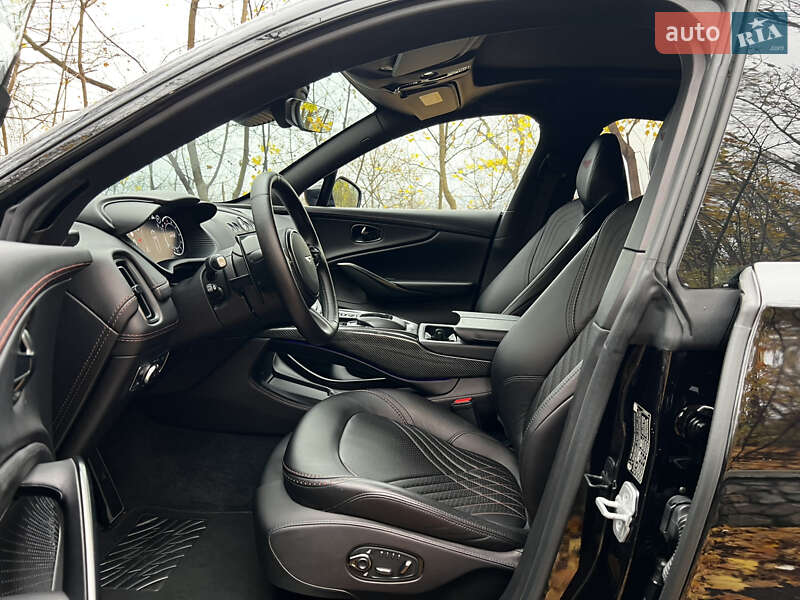 Внедорожник / Кроссовер Aston Martin DBX 2021 в Киеве