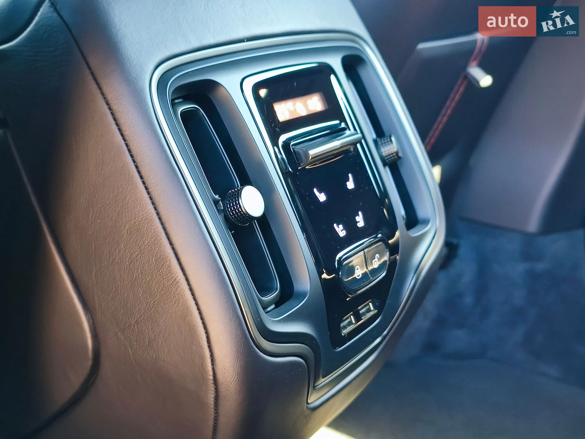 2021 Aston Martin DBX - мініатюра 32