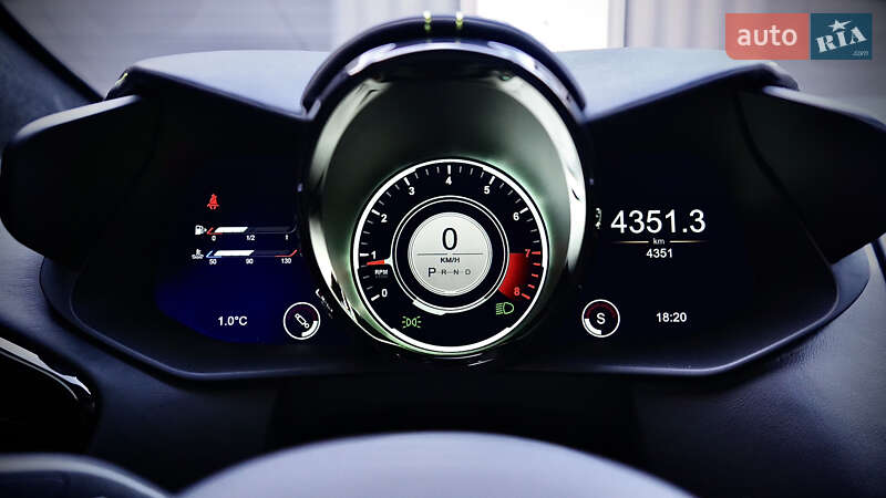 Купе Aston Martin Vantage 2018 в Львові