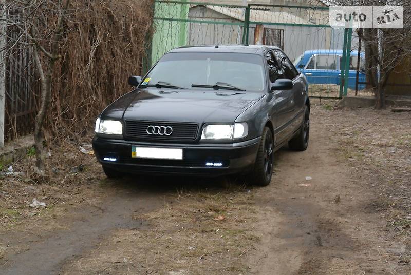 Седан Audi 100 1991 в Луганске