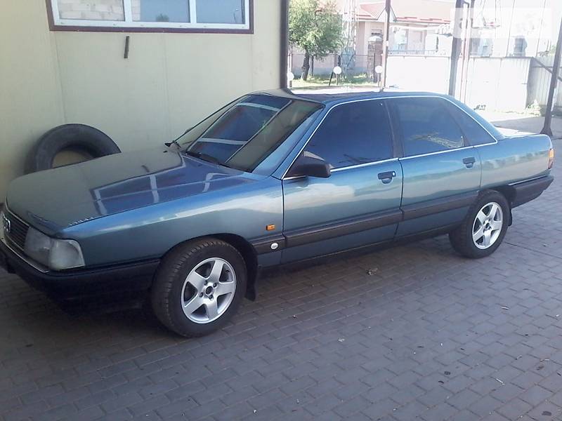 Седан Audi 100 1988 в 