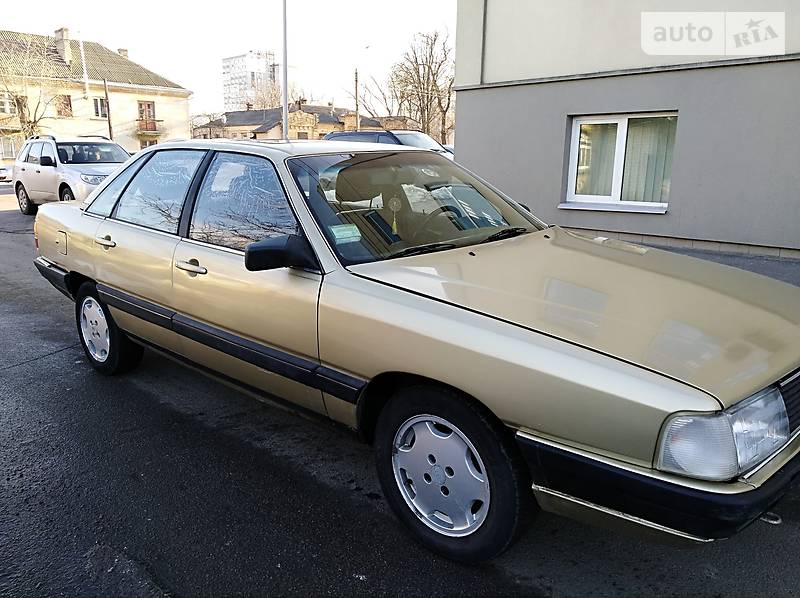 Audi 100 1985 года
