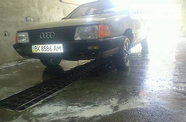 Седан Audi 100 1983 в Гоще