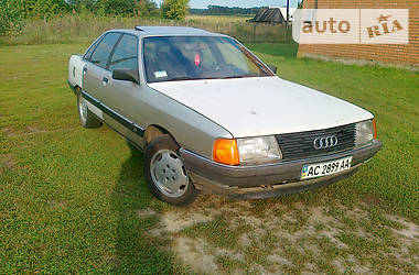 Седан Audi 100 1988 в Маневичах