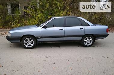 Седан Audi 100 1990 в Кельменцах