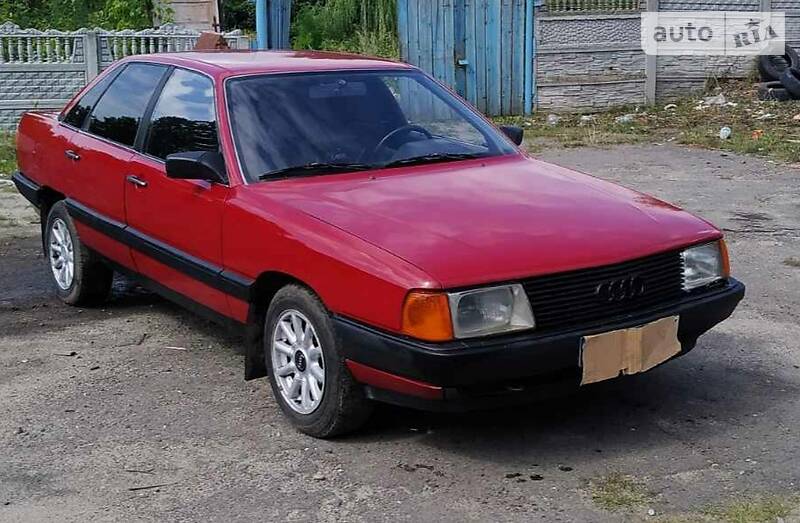 Седан Audi 100 1985 в Жовкве