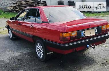 Седан Audi 100 1985 в Жовкві