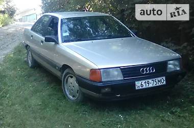 Седан Audi 100 1988 в Черновцах