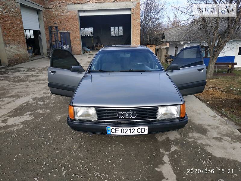 Седан Audi 100 1990 в 