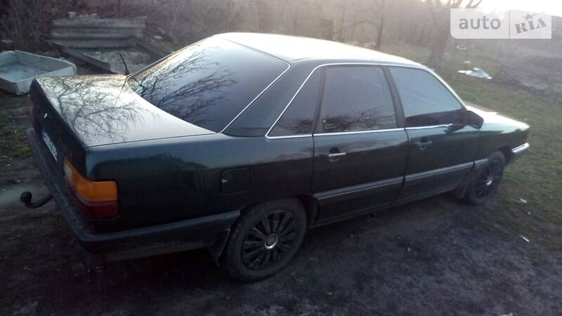 Седан Audi 100 1986 в Кременчуці