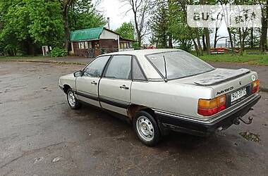 Седан Audi 100 1984 в 