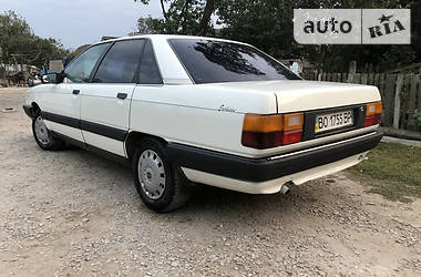 Седан Audi 100 1990 в Чорткове