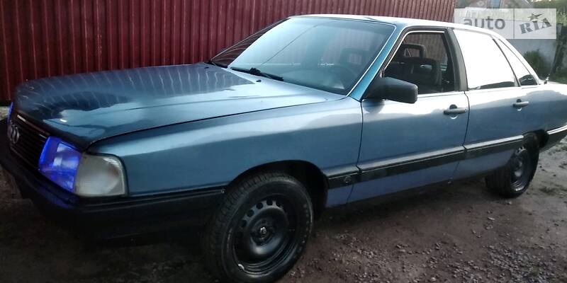 Audi 100