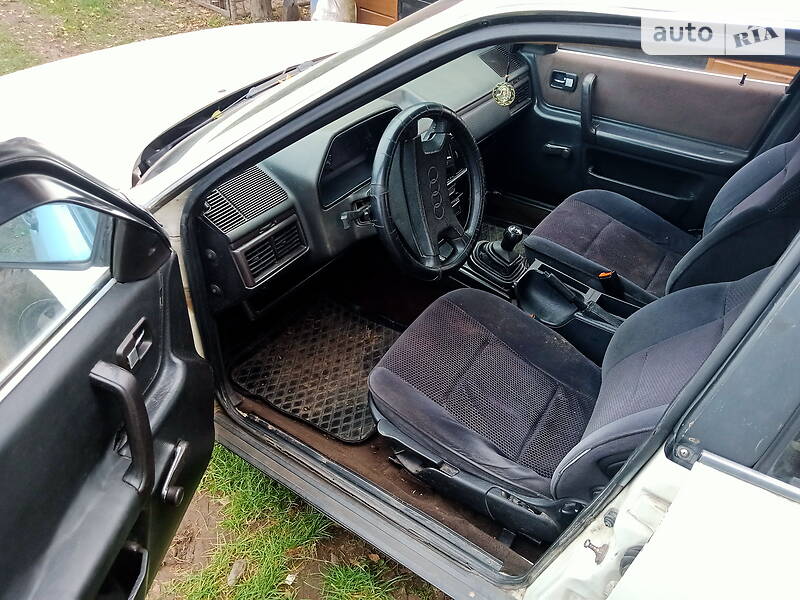 Седан Audi 100 1987 в Тысменице