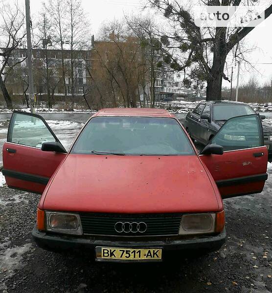 Седан Audi 100 1990 в Сарнах