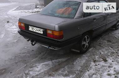 Седан Audi 100 1988 в Чернівцях