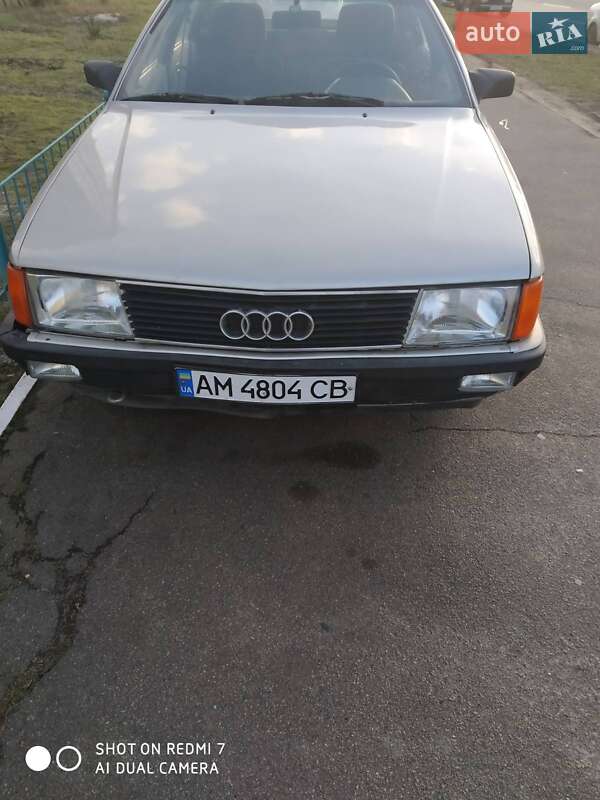 Седан Audi 100 1986 в Києві