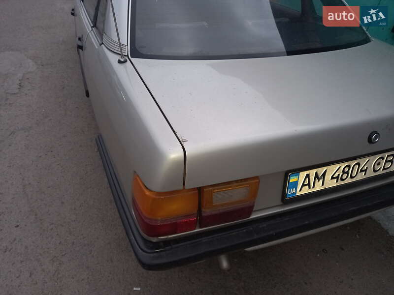 Седан Audi 100 1986 в Киеве