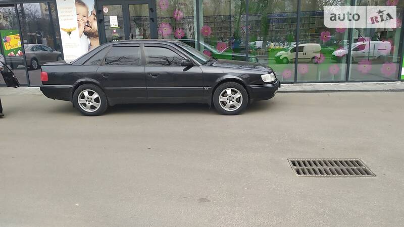 Седан Audi 100 1992 в Киеве