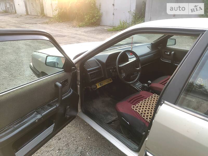 Седан Audi 100 1986 в Ивано-Франковске