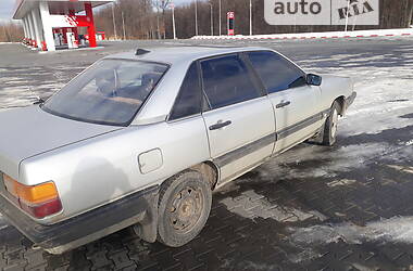 Седан Audi 100 1985 в Черновцах