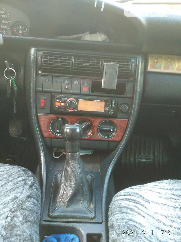 Седан Audi 100 1992 в 