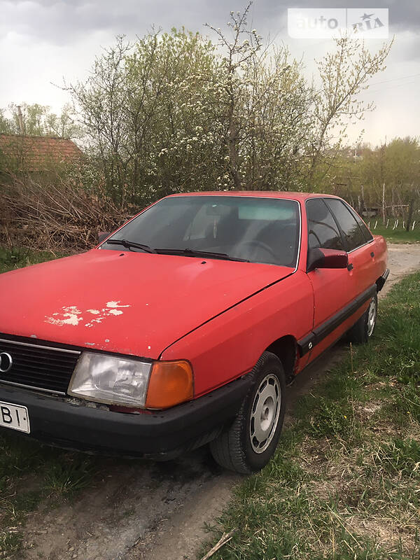 Седан Audi 100 1990 в Черновцах