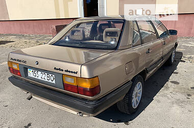 Седан Audi 100 1987 в Любешове