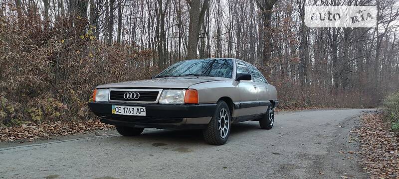 Седан Audi 100 1988 в Глыбокой