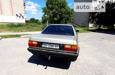 Седан Audi 100 1988 в Шумську