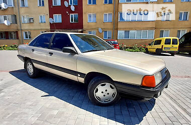 Седан Audi 100 1988 в Шумську