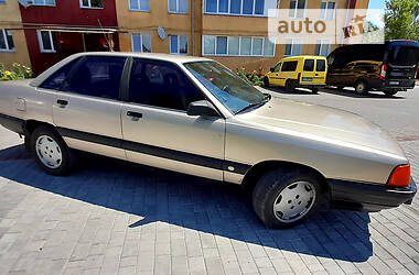 Седан Audi 100 1988 в Шумську