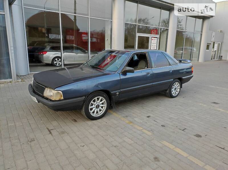 Седан Audi 100 1989 в Чернівцях