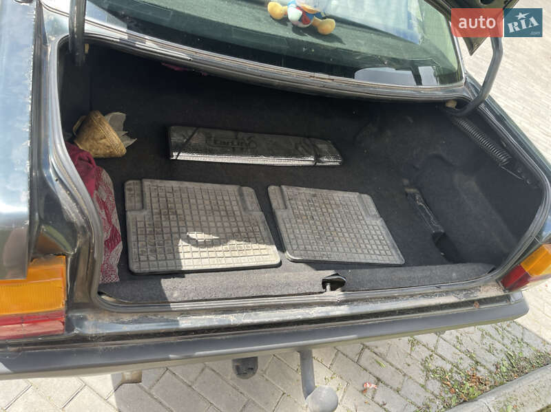 Седан Audi 100 1987 в Львові