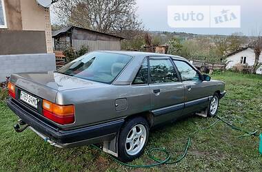 Седан Audi 100 1988 в Чернівцях