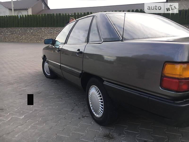Audi 100