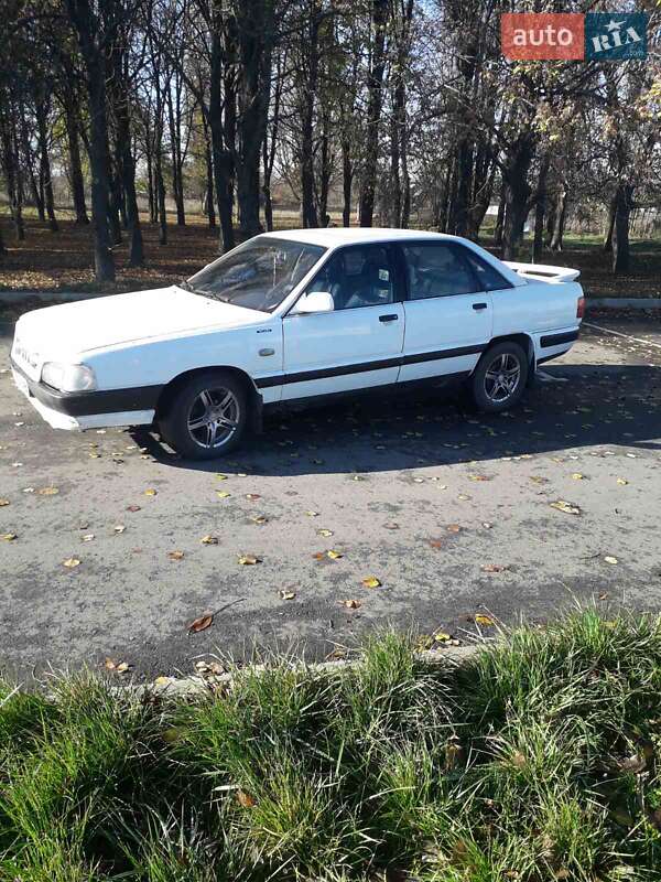 Седан Audi 100 1984 в Долинской