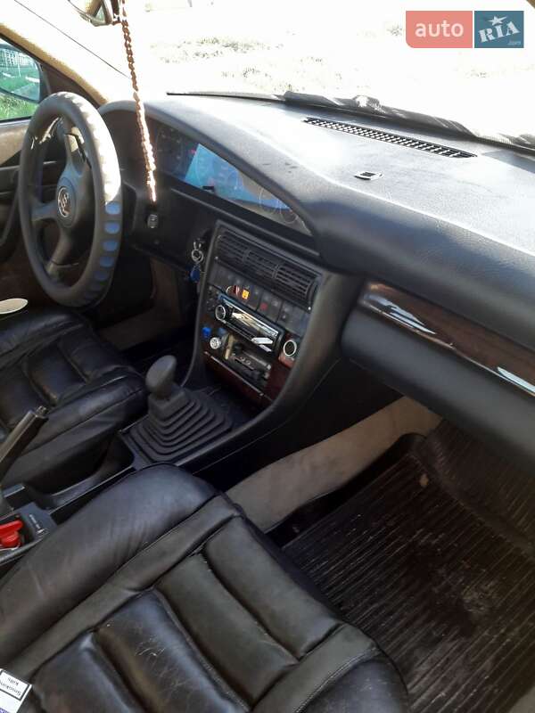Седан Audi 100 1984 в Долинской